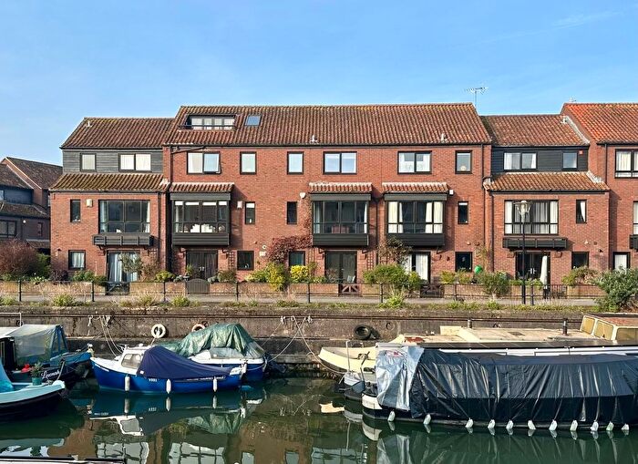 4 Bedroom Town House For Sale In Rownham Mead, Bristol, BS8