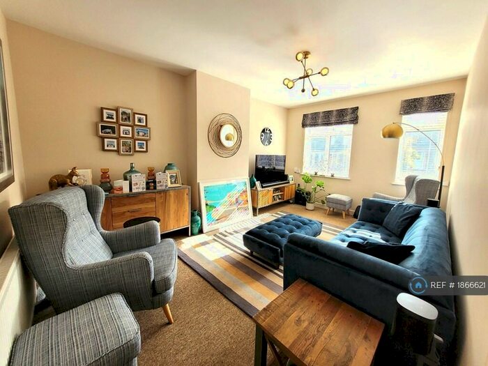 2 Bedroom Maisonette To Rent In North View, Bristol, BS6