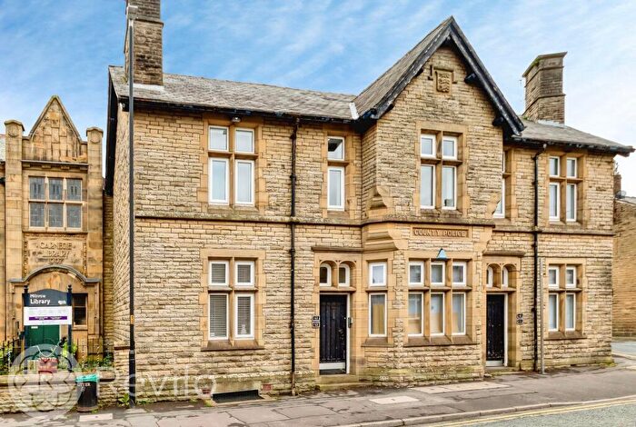 2 Bedroom Apartment For Sale In Newhey Road, Milnrow, OL16