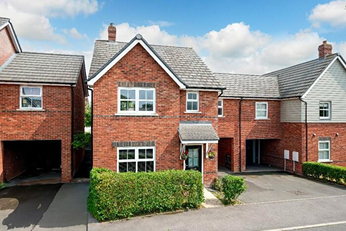 4 Bedroom Link Detached House For Sale In Damson Way, Edlesborough, LU6