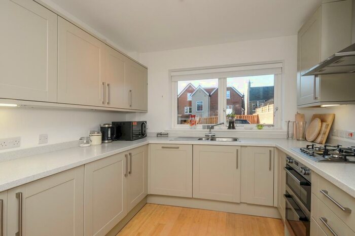 3 Bedroom Detached House To Rent In Hill Top Road, Oxford, OX4