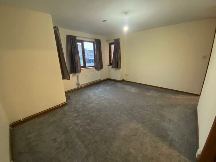 2 Bedroom Flat To Rent In Dover Crescent, MK41