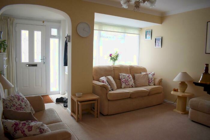3 Bedroom Terraced House For Sale In Elm Park Avenue, Elm Park, Essex, RM12