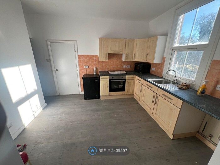 1 Bedroom Flat To Rent In Brettell Lane, Brierley Hill, DY5