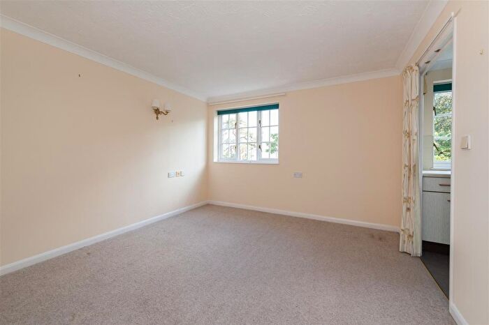 2 Bedroom Flat For Sale In Deans Mill Court, Canterbury, CT1