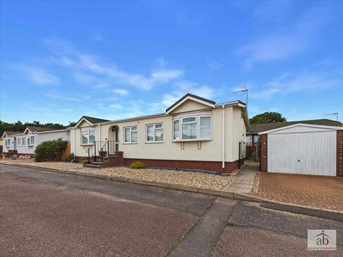 3 Bedroom Park Home For Sale In St. Gotthards Avenue, Martlesham Heath, IP5