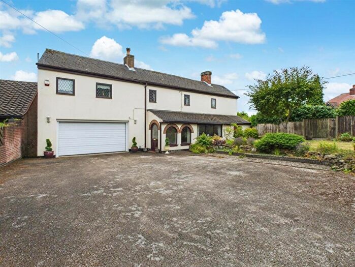 4 Bedroom Detached House For Sale In Ilkeston Road, Heanor, DE75