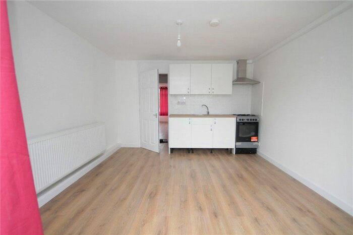 3 Bedroom Flat To Rent In Shropshire Close, Mitcham, CR4