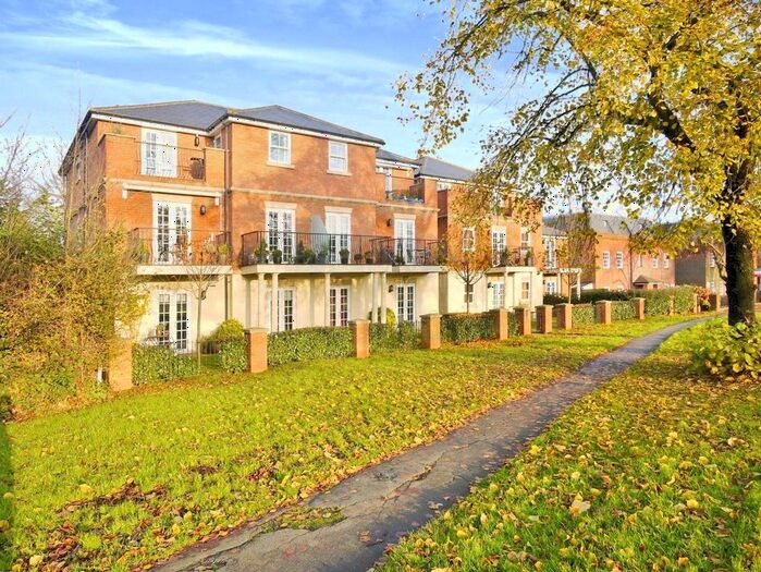 2 Bedroom Flat To Rent In Priests Lane, Brentwood, Essex, CM15