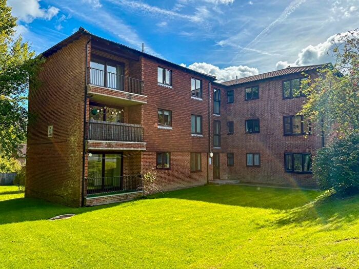 2 Bedroom Flat To Rent In Luxford Road The Beeches, Crowborough, TN6
