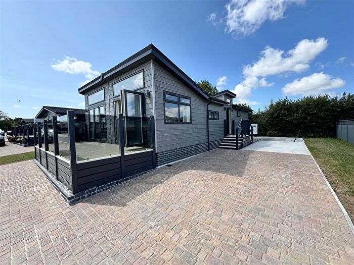2 Bedroom Detached Bungalow For Sale In Pamelas Way, Moorland View Residential Park, Indian Queens, TR9