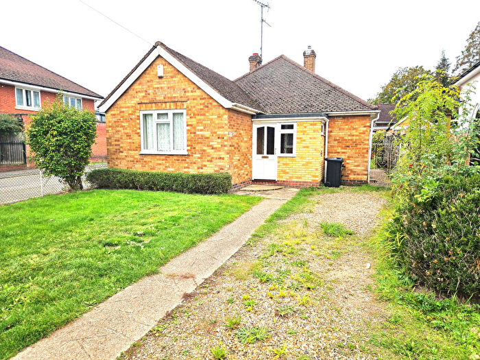2 Bedroom Bungalow To Rent In Wokingham, RG41