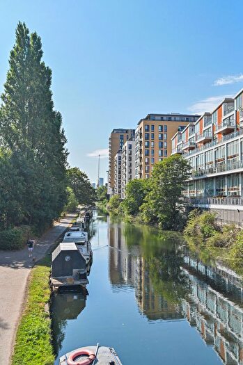 2 Bedroom Flat For Sale In Graphite Point, Palmers Road, London, Bethnal Green, London, E2