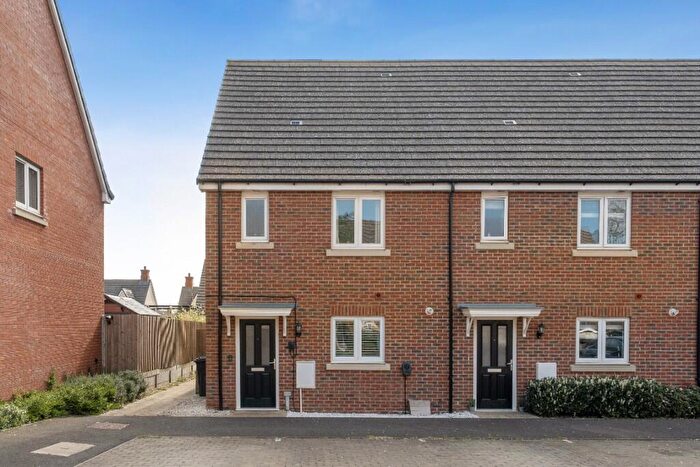 3 Bedroom End Of Terrace House For Sale In Thyme Gardens, MK45