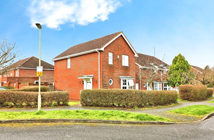3 Bedroom Link Detached House To Rent In Longcroft Gardens, Welwyn Garden City, AL8