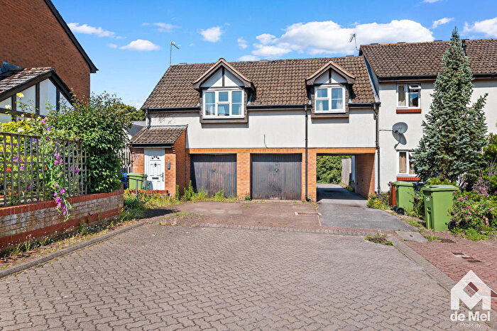 1 Bedroom Coach House For Sale In Churchfields, Bishops Cleeve, GL52