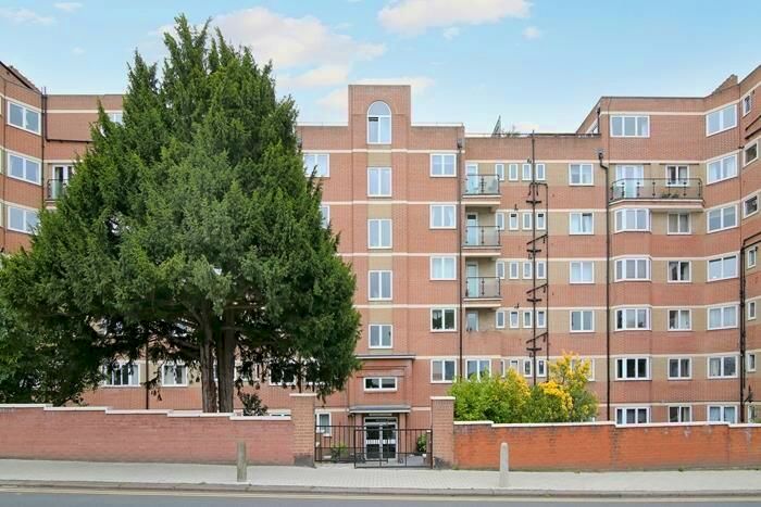 2 Bedroom Flat To Rent In Upper Richmond Road, London, SW15