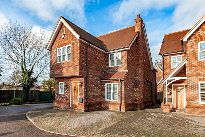 4 Bedroom Detached House For Sale In Boyd Close, Upminster, RM14