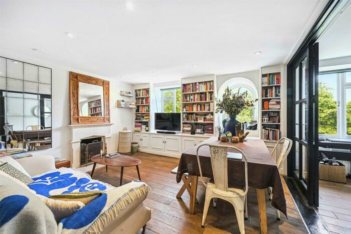 2 Bedroom Apartment To Rent In Redcliffe Square, London, SW10