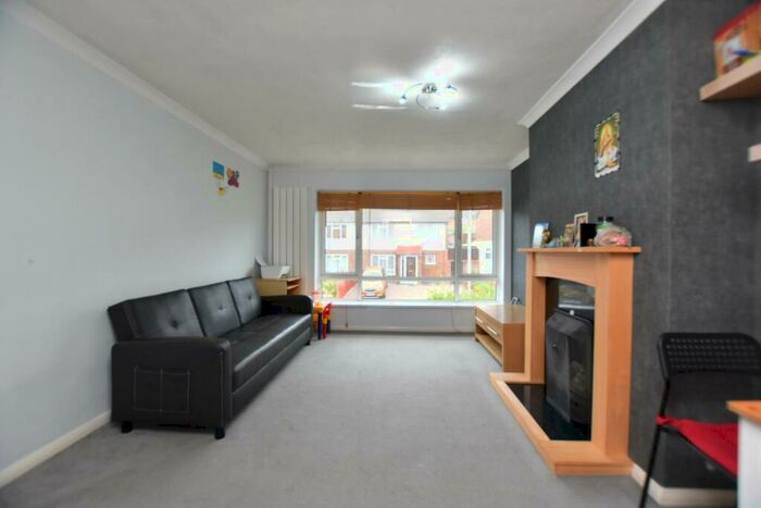 1 Bedroom Flat To Rent In Carsdale Close, Reading, RG1