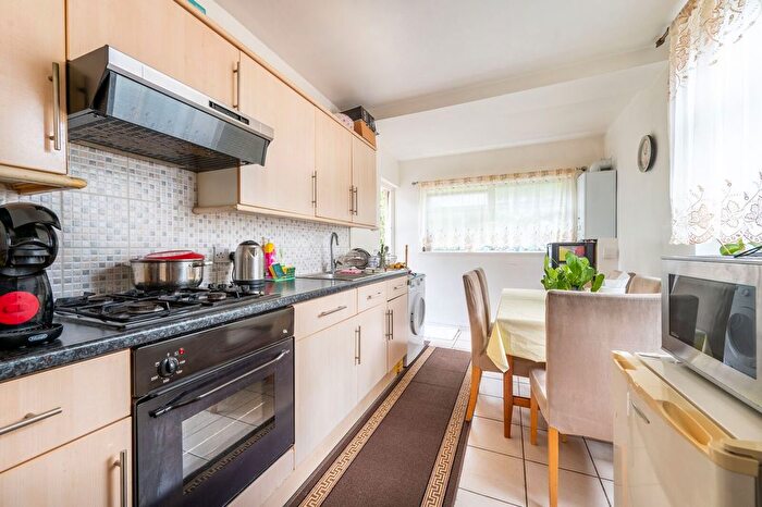 3 Bedroom Maisonette For Sale In Braemar Avenue, Neasden, London, NW10