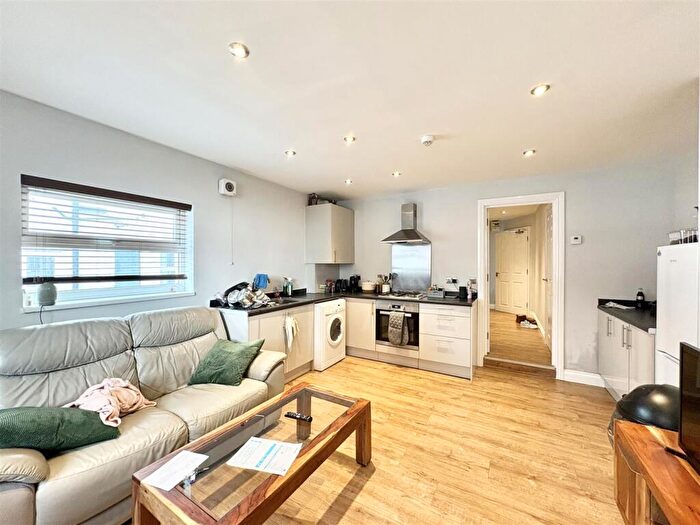 2 Bedroom Apartment To Rent In Loughborough Road, West Bridgford, Nottingham, NG2