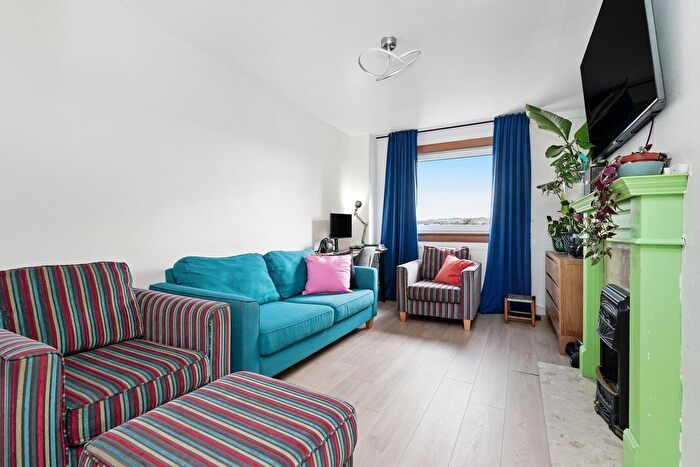 3 Bedroom Flat For Sale In / St Andrew Street, Dalkeith, EH22