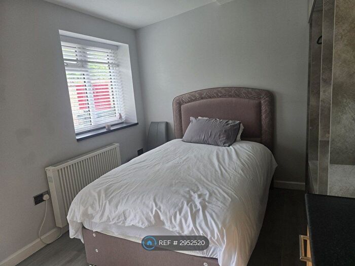 Studio To Rent In Downsway, Chelmsford, CM1
