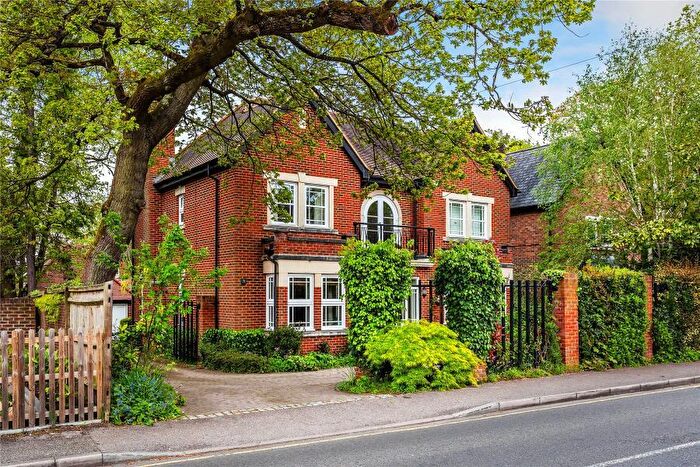 5 Bedroom Detached House To Rent In Woking, Surrey, GU22