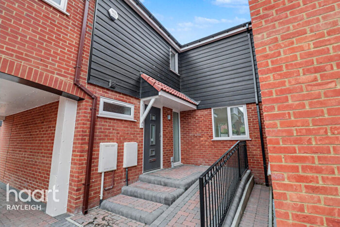 3 Bedroom End Of Terrace House For Sale In Fairview Crescent, Rayleigh, SS6