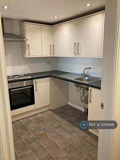 2 Bedroom Flat To Rent In Chapel Lane, Halifax, HX3