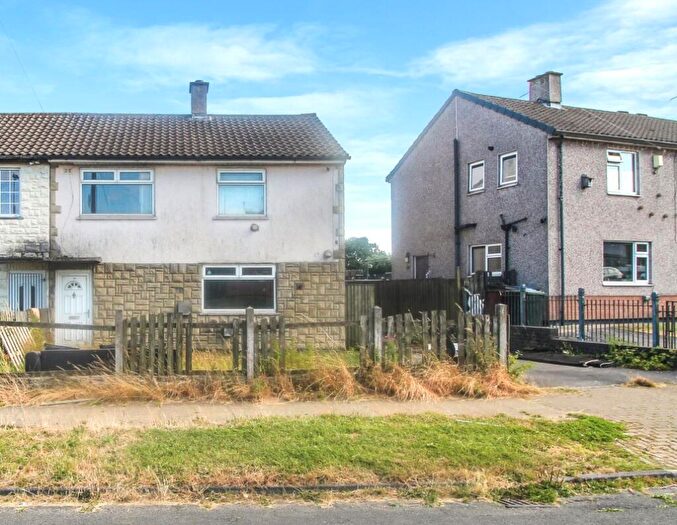 3 Bedroom Semi-Detached House For Sale In Lymington Drive, Bradford, BD4