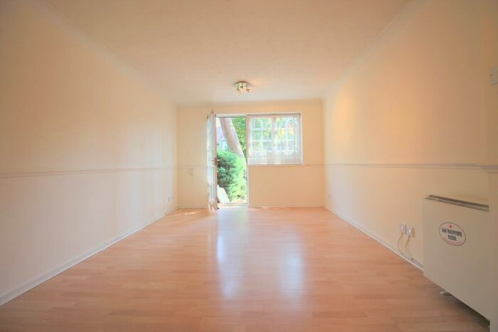 1 Bedroom Flat To Rent In Royal Court, Queen Annes Gardens, Enfield, EN1