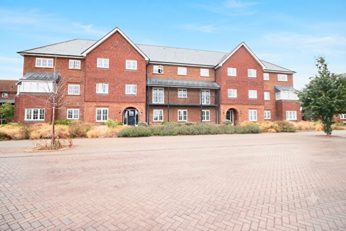 2 Bedroom Flat For Sale In Franklin Gardens, Didcot, OX11