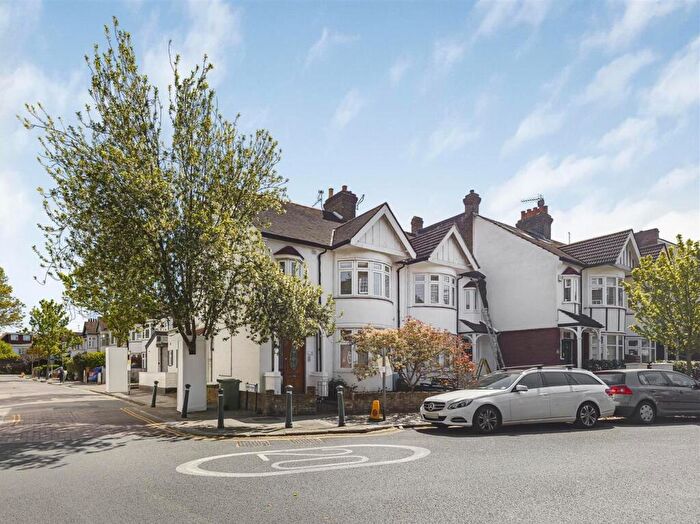 3 Bedroom Flat For Sale In Sheen Lane, East Sheen, SW14