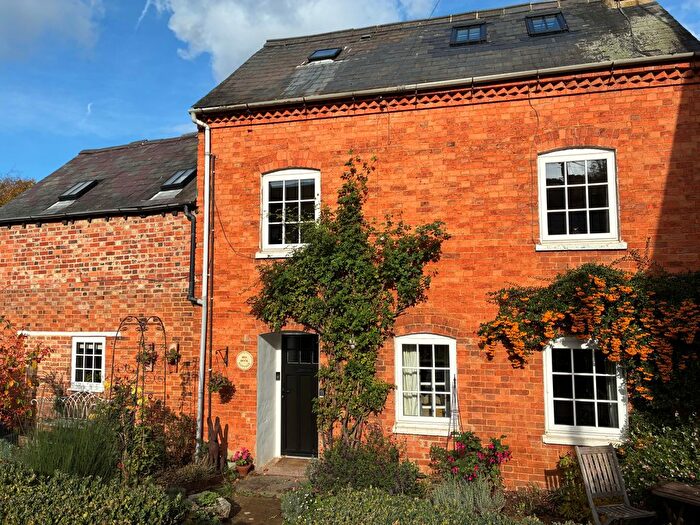 4 Bedroom Detached House For Sale In Chapel Street, Warmington, Banbury, OX17