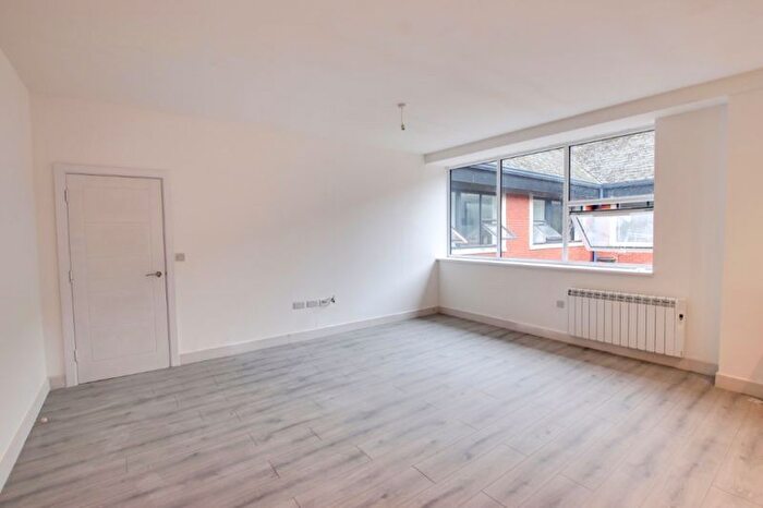 1 Bedroom Flat To Rent In Windsor Road, Trowbridge, BA14