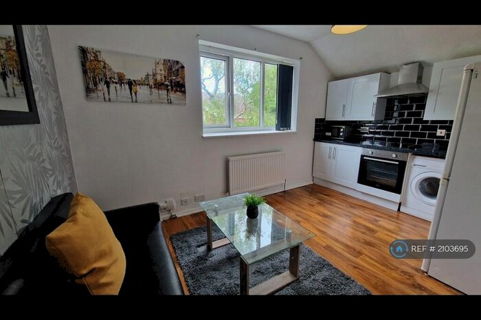 2 Bedroom Flat To Rent In Polygon Road, Manchester, M8
