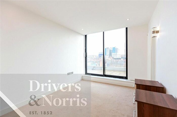 2 Bedroom Apartment To Rent In Spaceworks Building, Plumbers Row, Hackney, London, E1