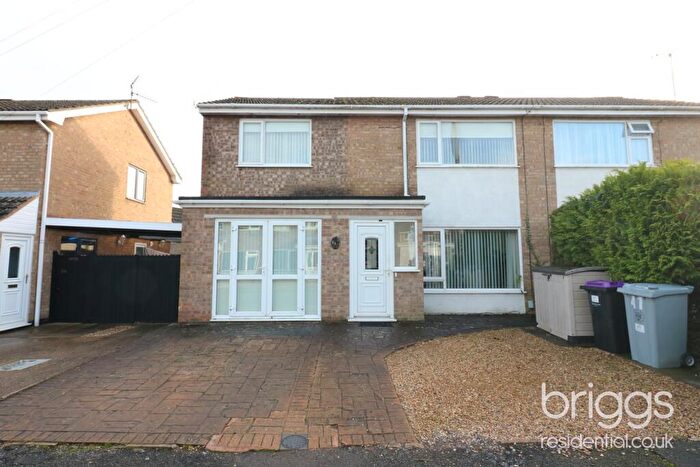 4 Bedroom Semi Detached House For Sale In Bramley Road, Market Deeping, PE6