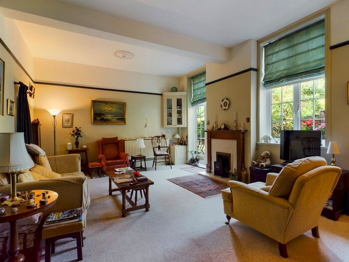 3 Bedroom Flat To Rent In Ottershaw Park, Ottershaw, Chertsey, Surrey, KT16