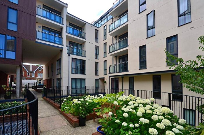 2 Bedroom Flat For Sale In Printing House Square, Guildford, GU1