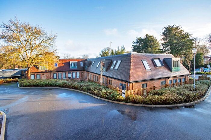 1 Bedroom Flat For Sale In North Ash Road, New Ash Green, Longfield, Kent, DA3