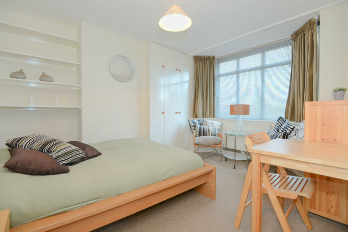 4 Bedroom Semi-Detached House To Rent In Marsh Lane, Marston, OX3