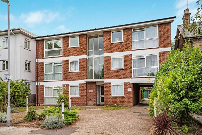 2 Bedroom Flat For Sale In Tudor Road, Kingston Upon Thames, KT2