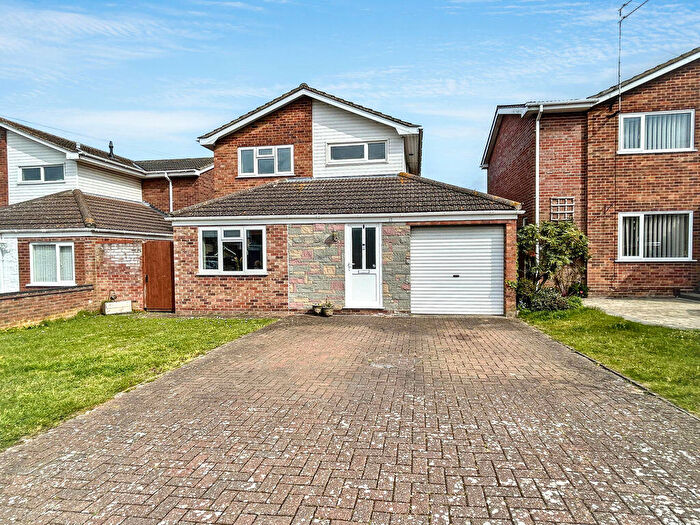 3 Bedroom Detached House For Sale In Raven Close, Bradwell, NR31