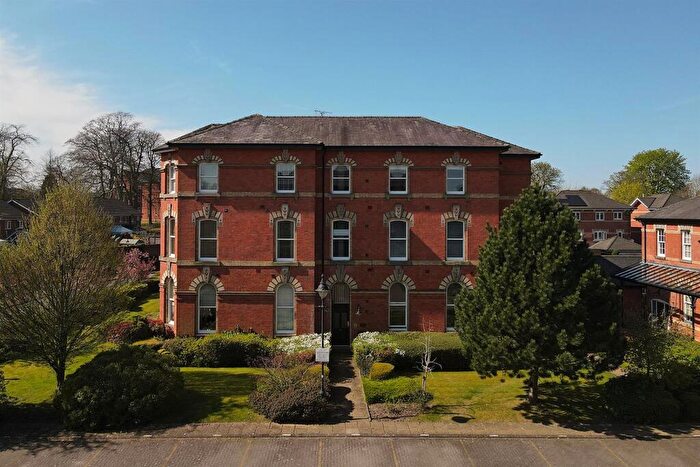 2 Bedroom Flat For Sale In Kensington Square, Macclesfield, SK10