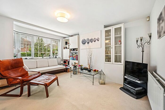 2 Bedroom Flat For Sale In Cavendish Avenue, Ealing, London, W13
