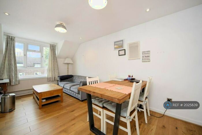 1 Bedroom Flat To Rent In Wolftencroft Close, London, SW11
