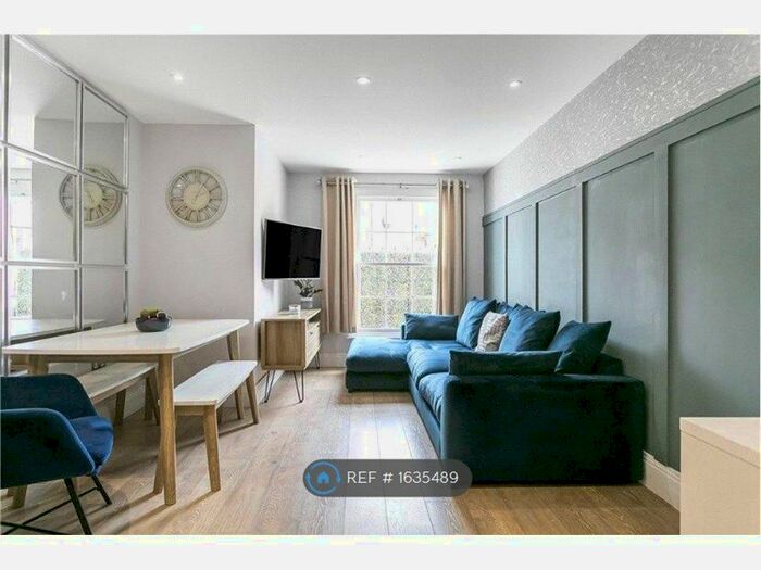2 Bedroom Flat To Rent In Garrick House, Hampton Hill, Hampton, TW12
